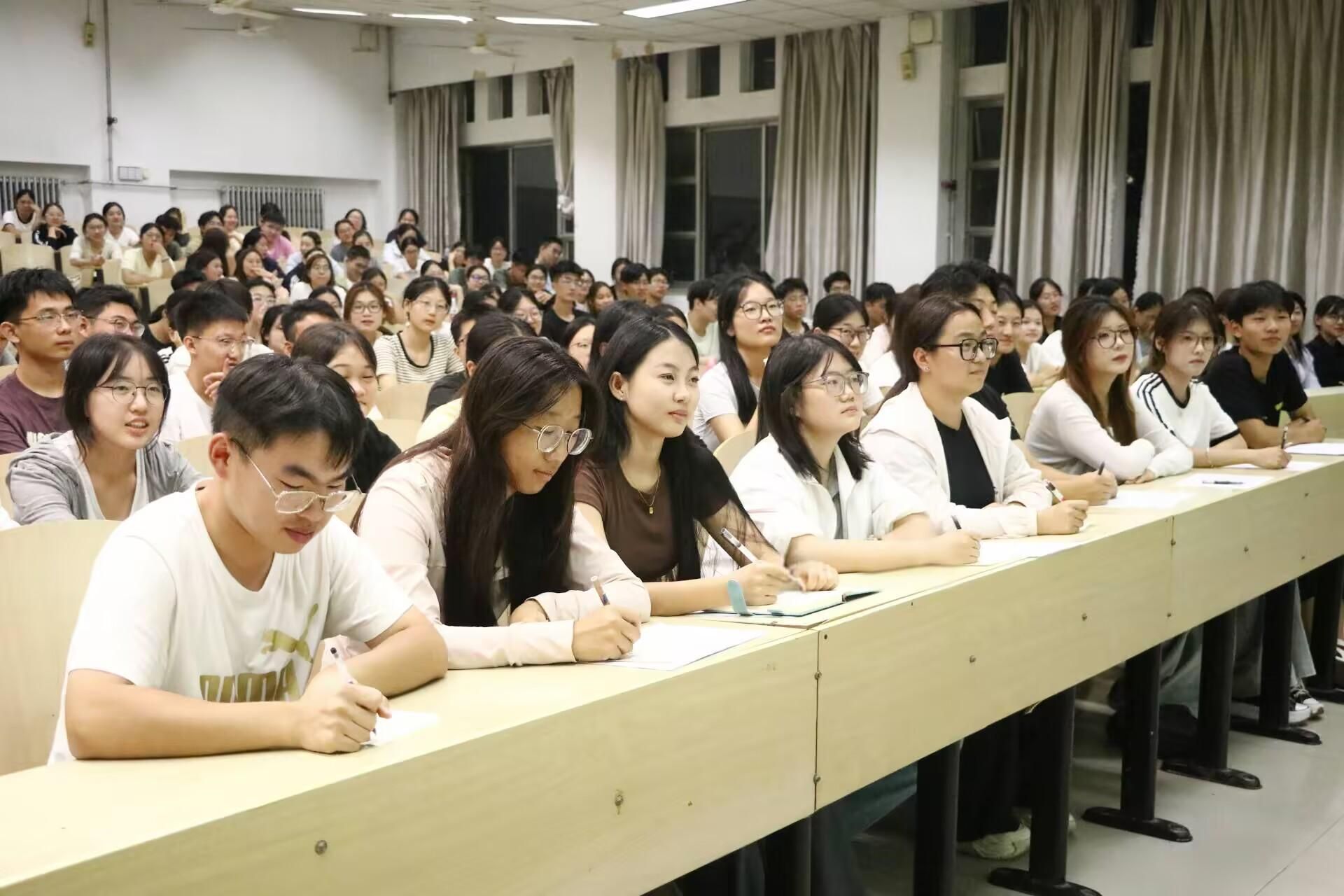 启航新程，筑梦青春——我院召开2026级新生首次主题班会