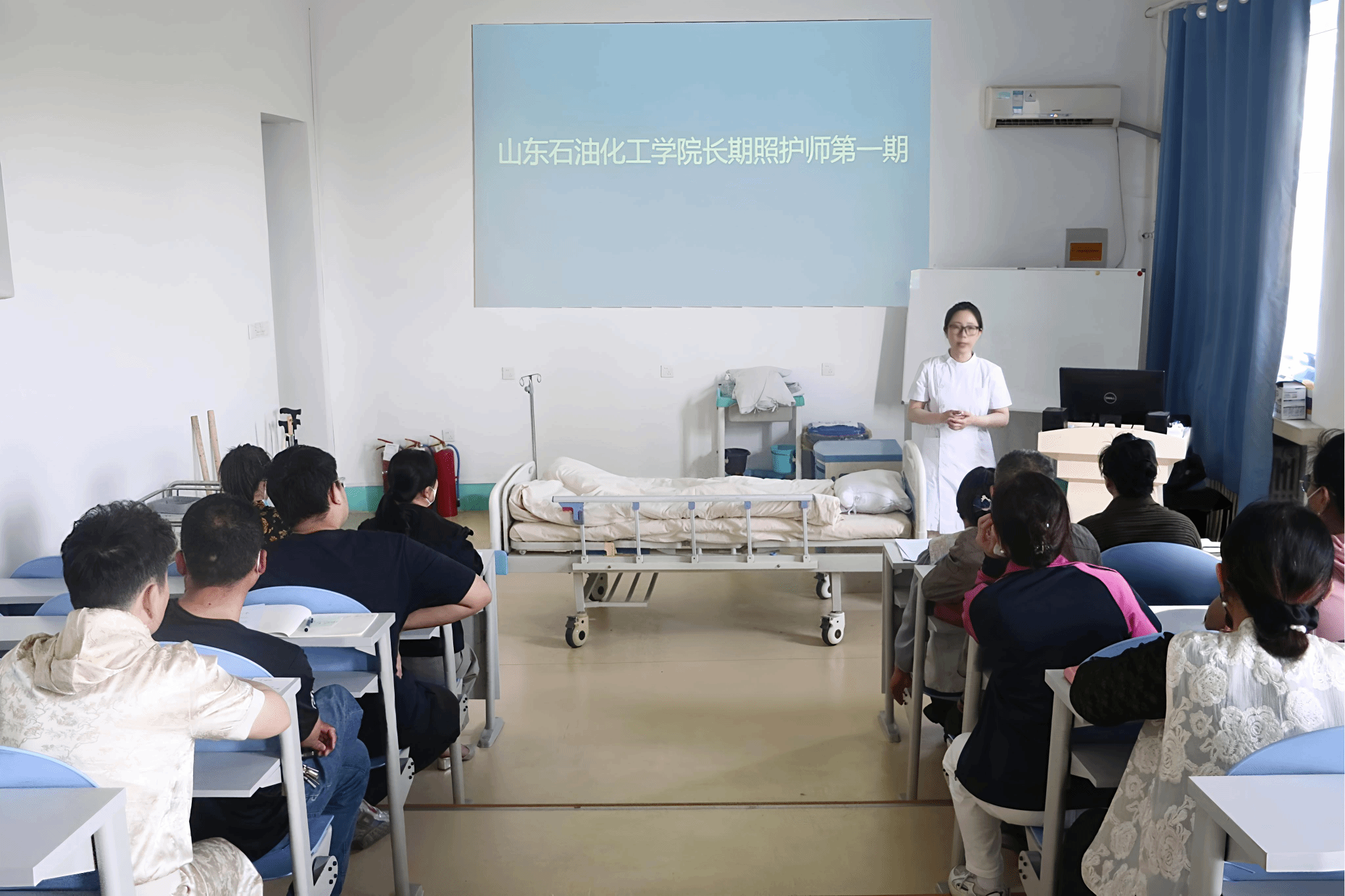我院成功举办首期长期照护师技能培训